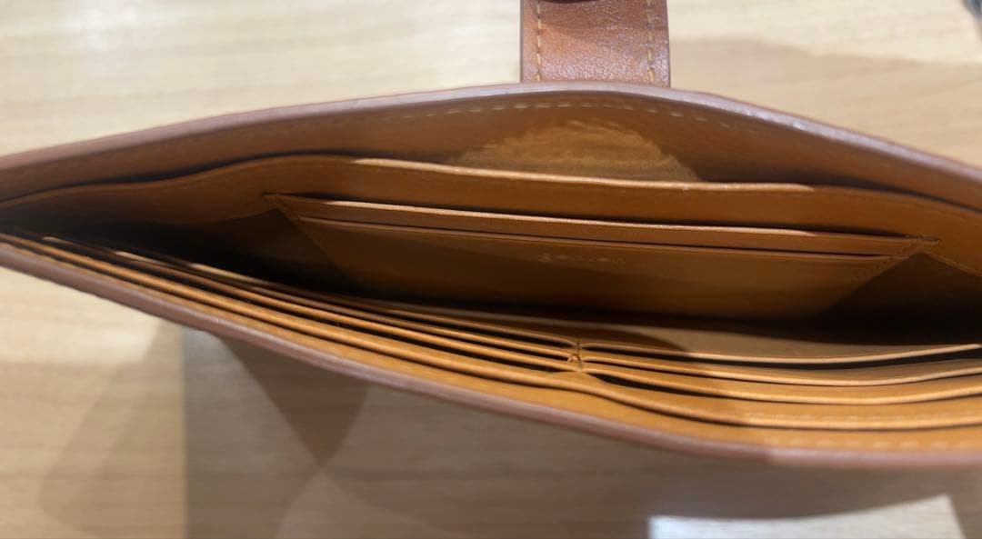 genten ゲンテン ダイヤカットワーク　マチなし長財布 茶色