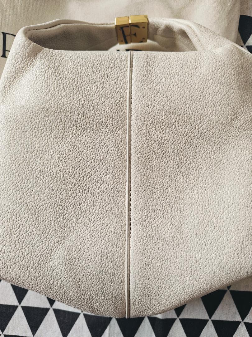 新品 ホワイト ハンドバッグ