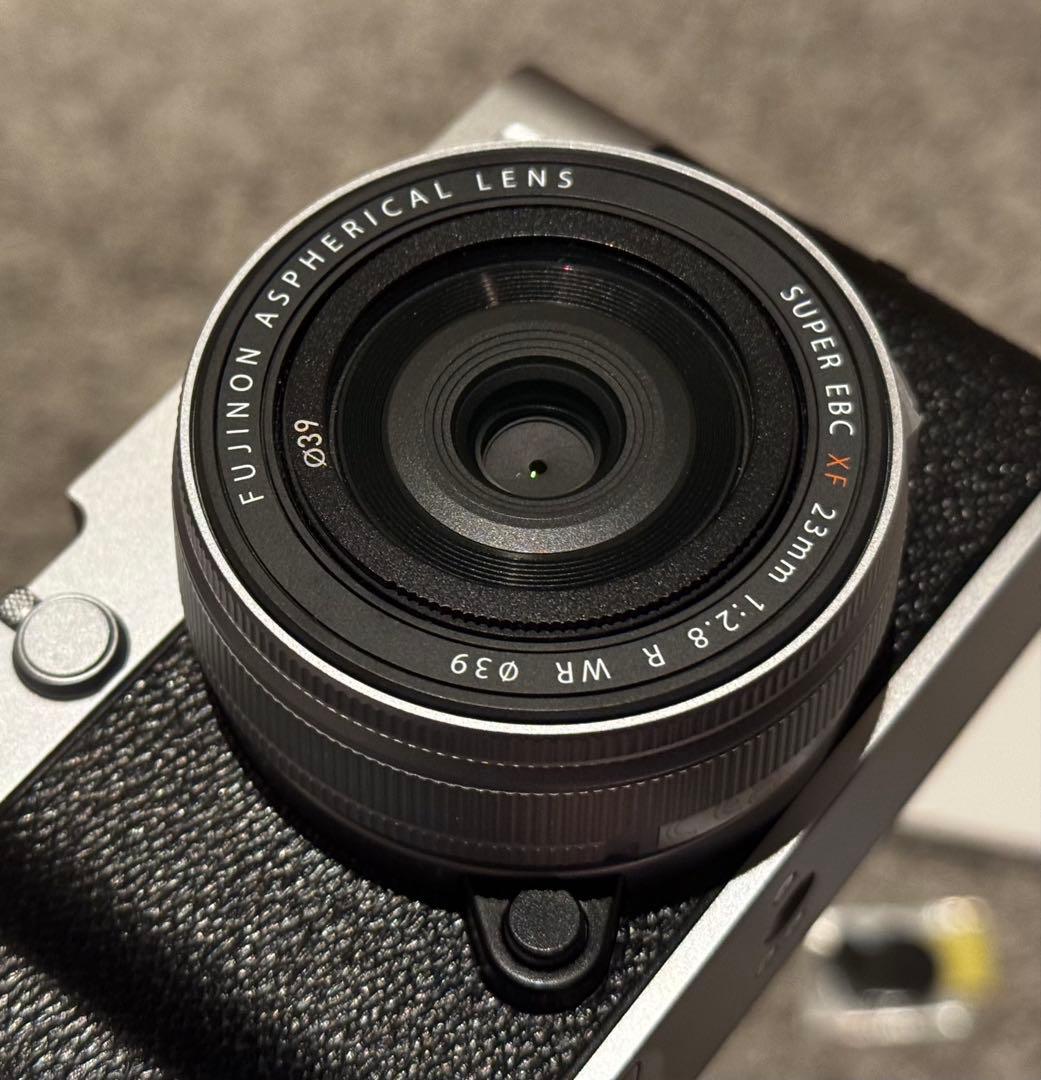 FUJIFILM X-E5 レンズキット シャッター260回