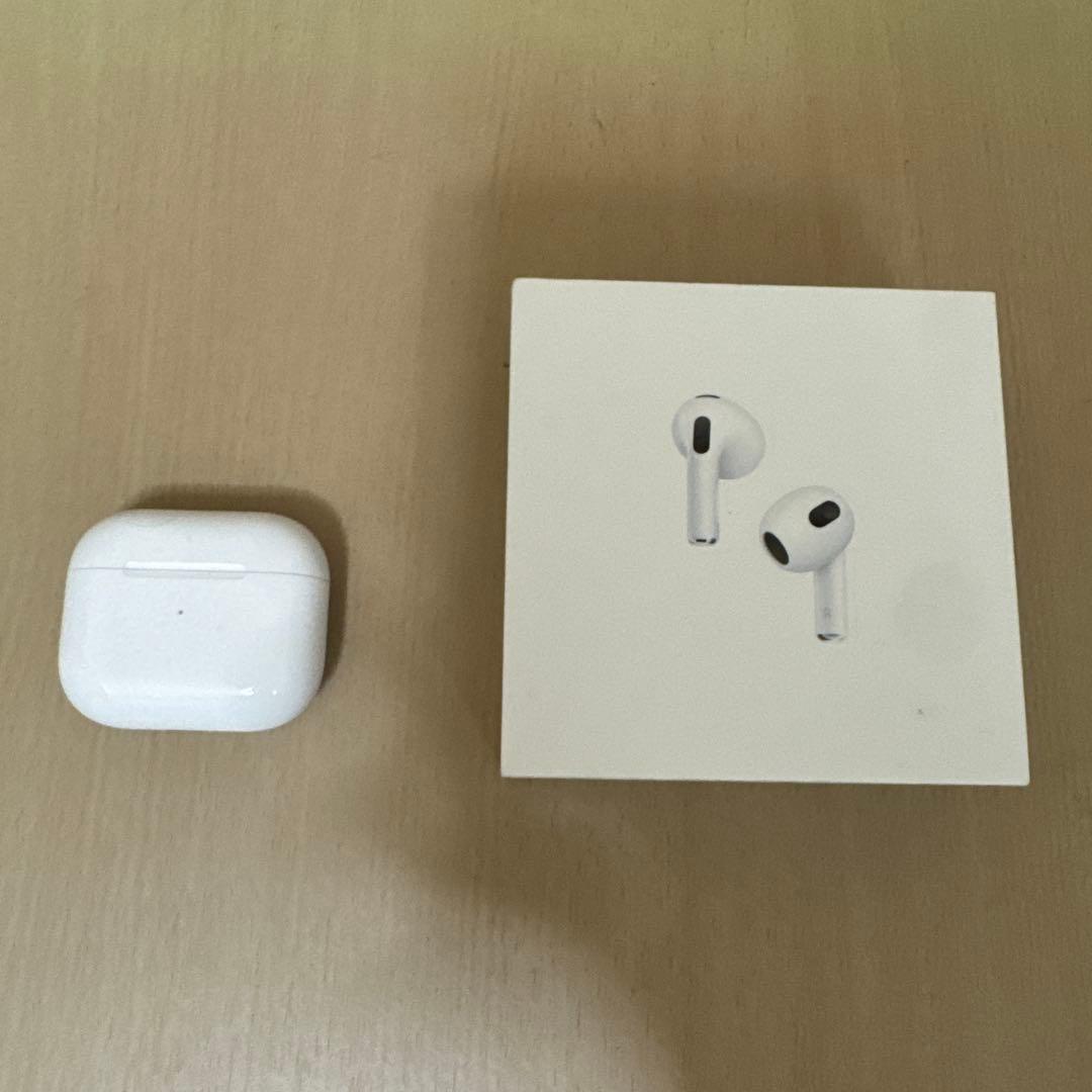 イヤホン AirPods3 with Lighting Charging Case