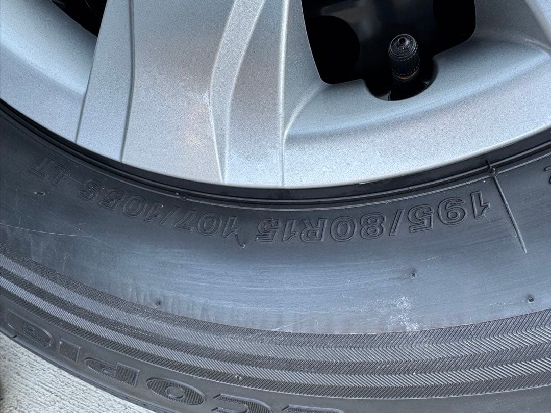 送料込2025年新車外ハイエース純正タイヤ195/80/R15LT ECOPIA