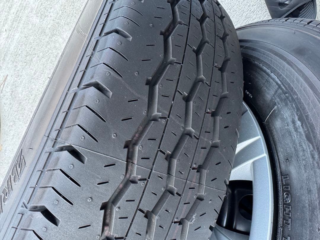 送料込2025年新車外ハイエース純正タイヤ195/80/R15LT ECOPIA