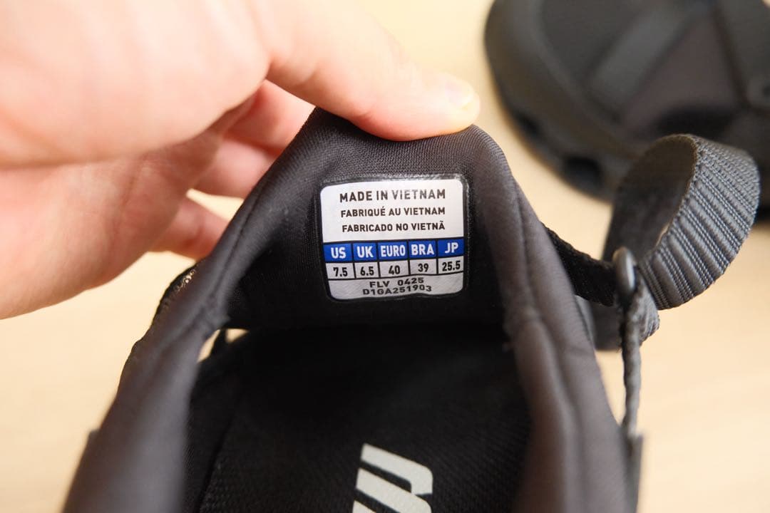 Mizuno WAVE PROPHECY STRAP　ブラックサンダル　25.5