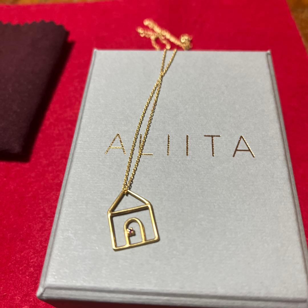 ヤ*す様 即購入OK 新品 aliita アリータ ハウス 家 ネックレス ルビ
