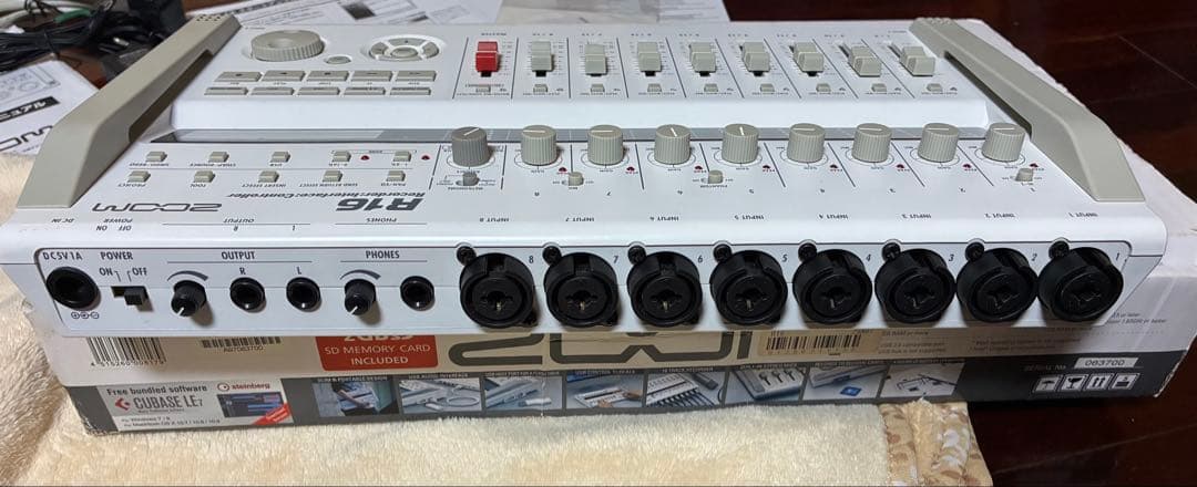 ZOOM R16 マルチトラックレコーダー 箱•ソフトケース付き