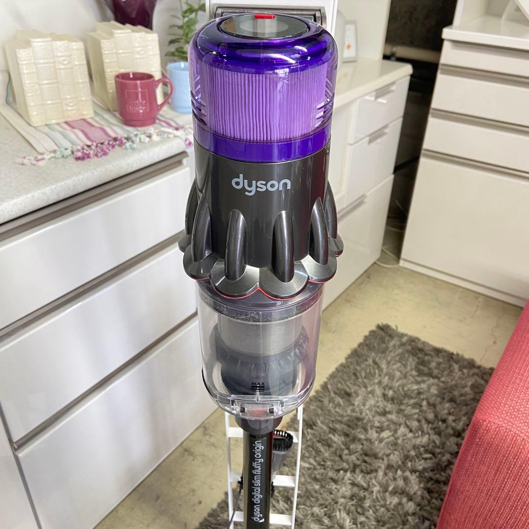 Dysoダイソン⭐️コードレス掃除機　サイクロン掃除機 SV18
