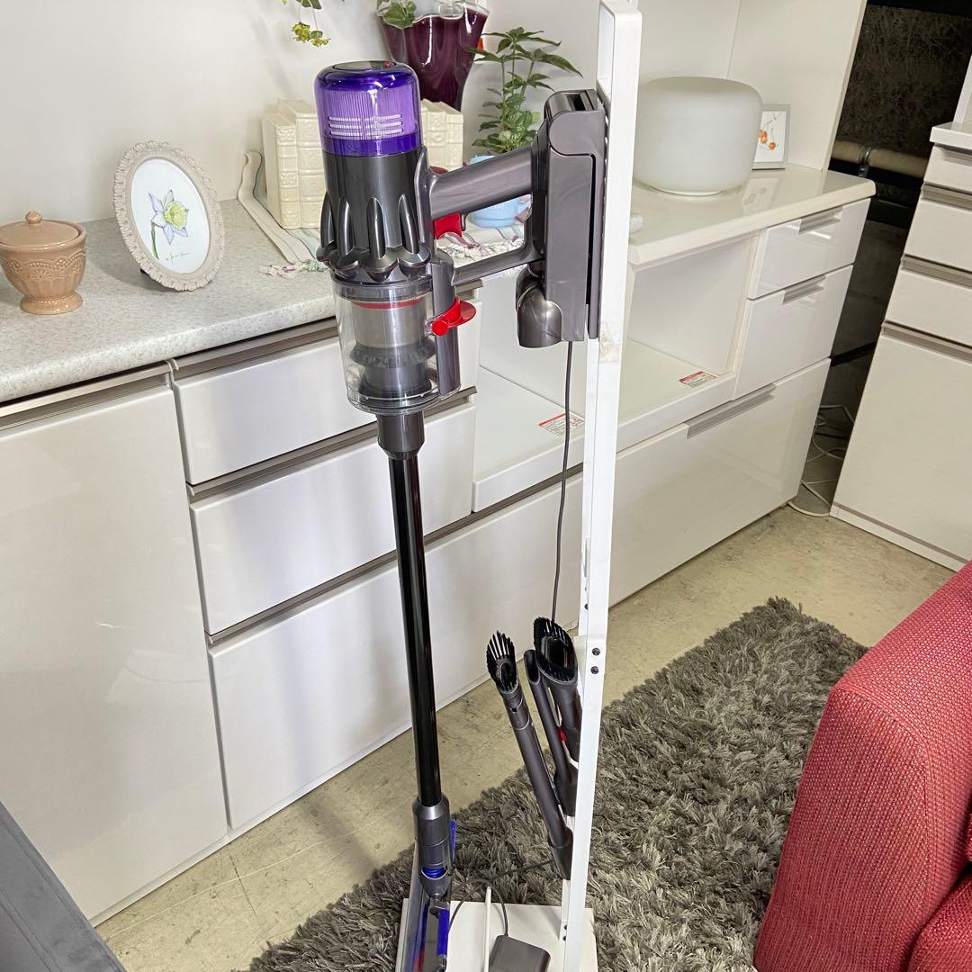 Dysoダイソン⭐️コードレス掃除機　サイクロン掃除機 SV18