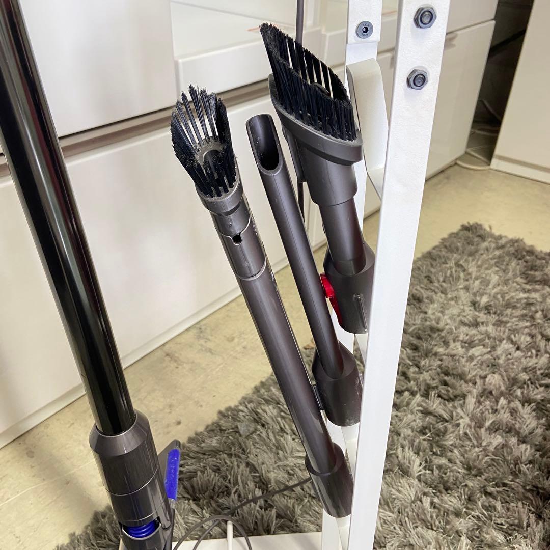 Dysoダイソン⭐️コードレス掃除機　サイクロン掃除機 SV18