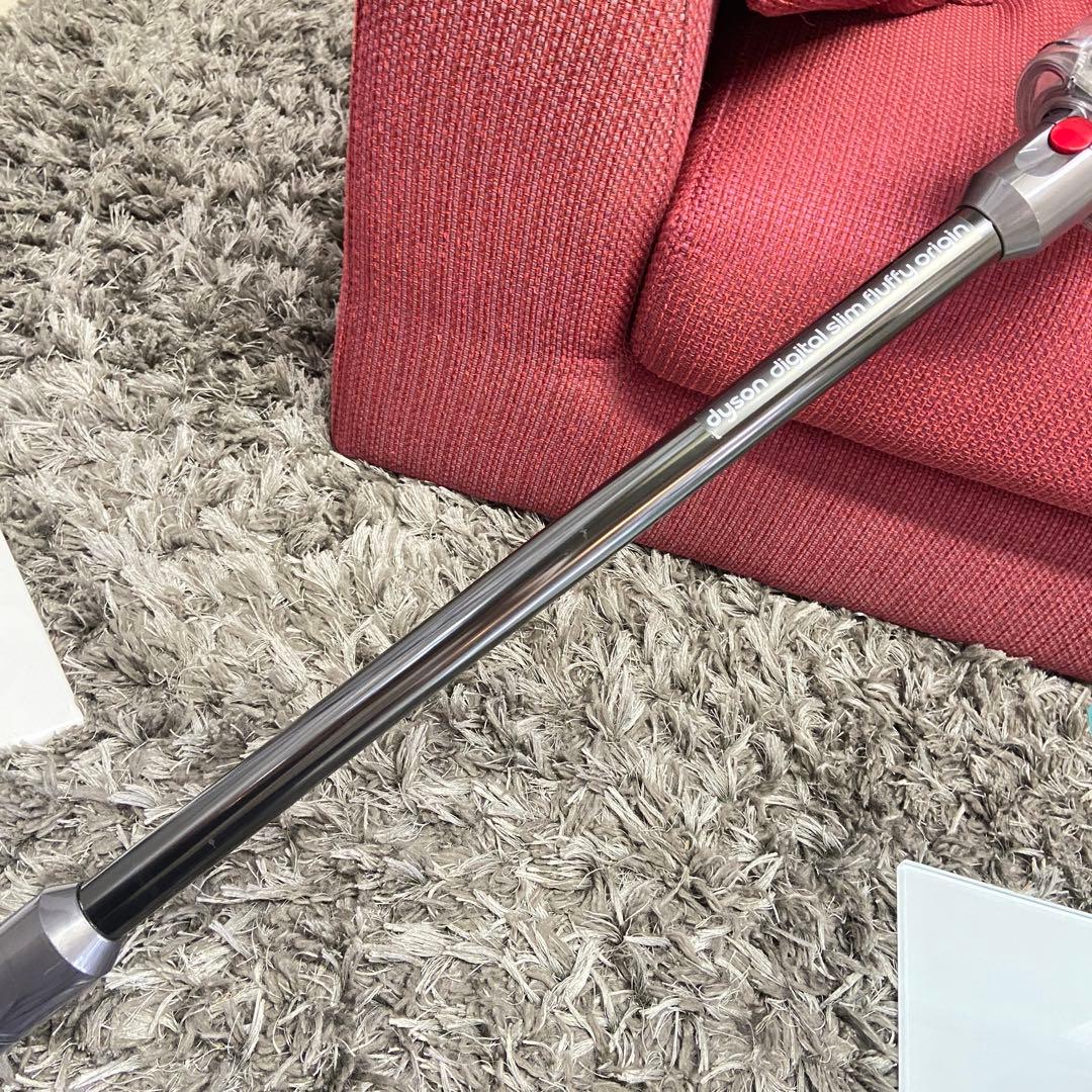 Dysoダイソン⭐️コードレス掃除機　サイクロン掃除機 SV18