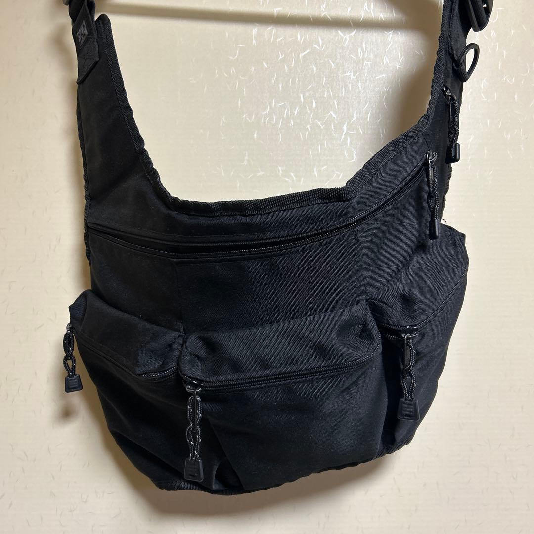 「即購入OK❗️」レアGAP 黒 ショルダーバッグ 男女兼用 5ポケット 軽量