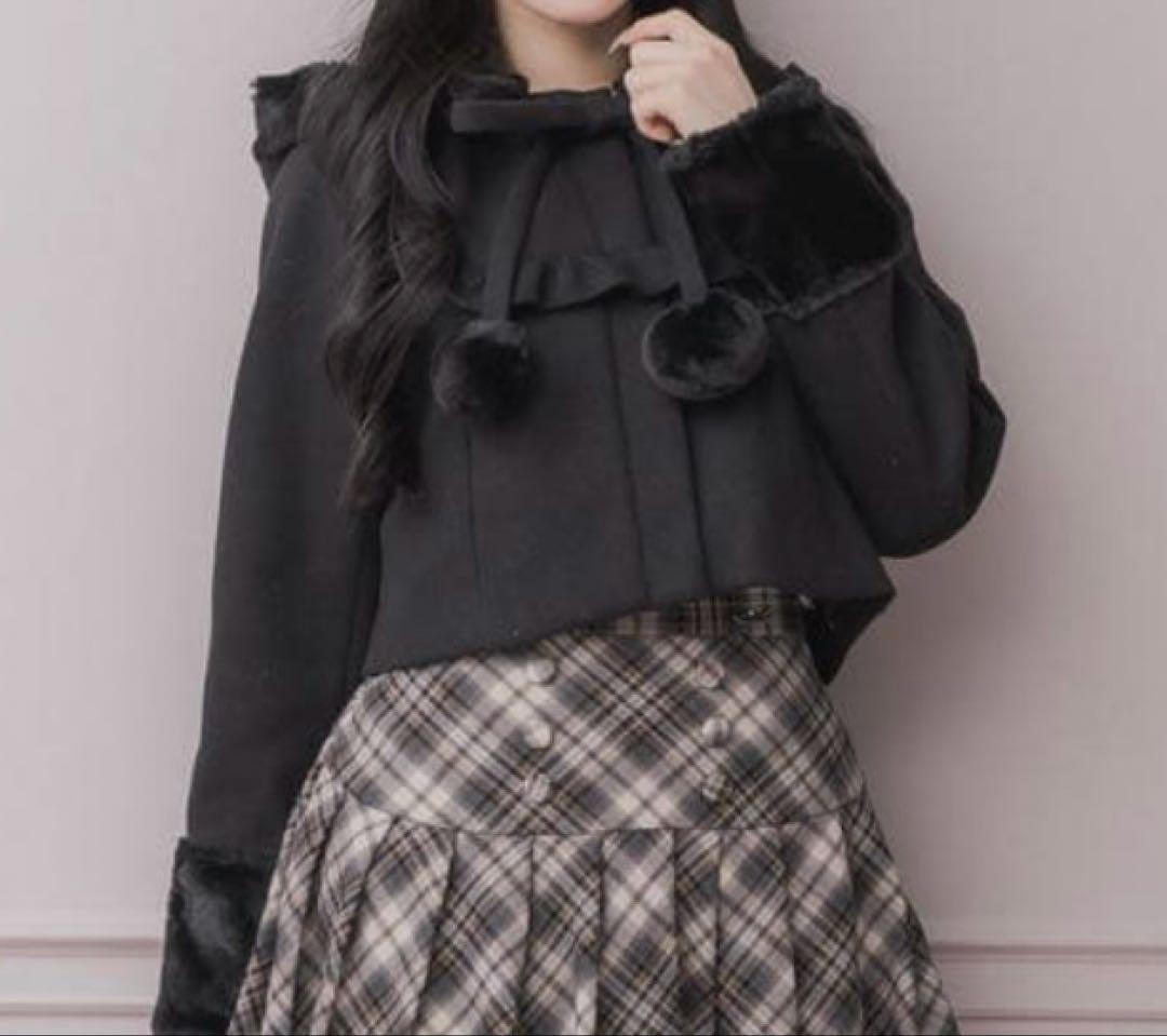 wおおおpium ピウム　ファーリボンヨークフリルショートコート ブラック