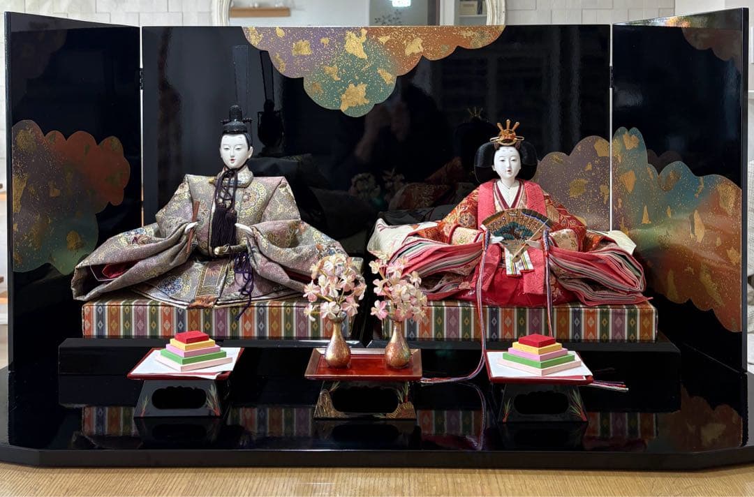 伝統的なひな人形セット