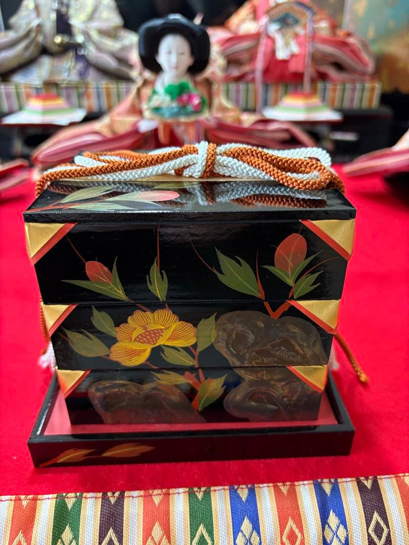 伝統的なひな人形セット