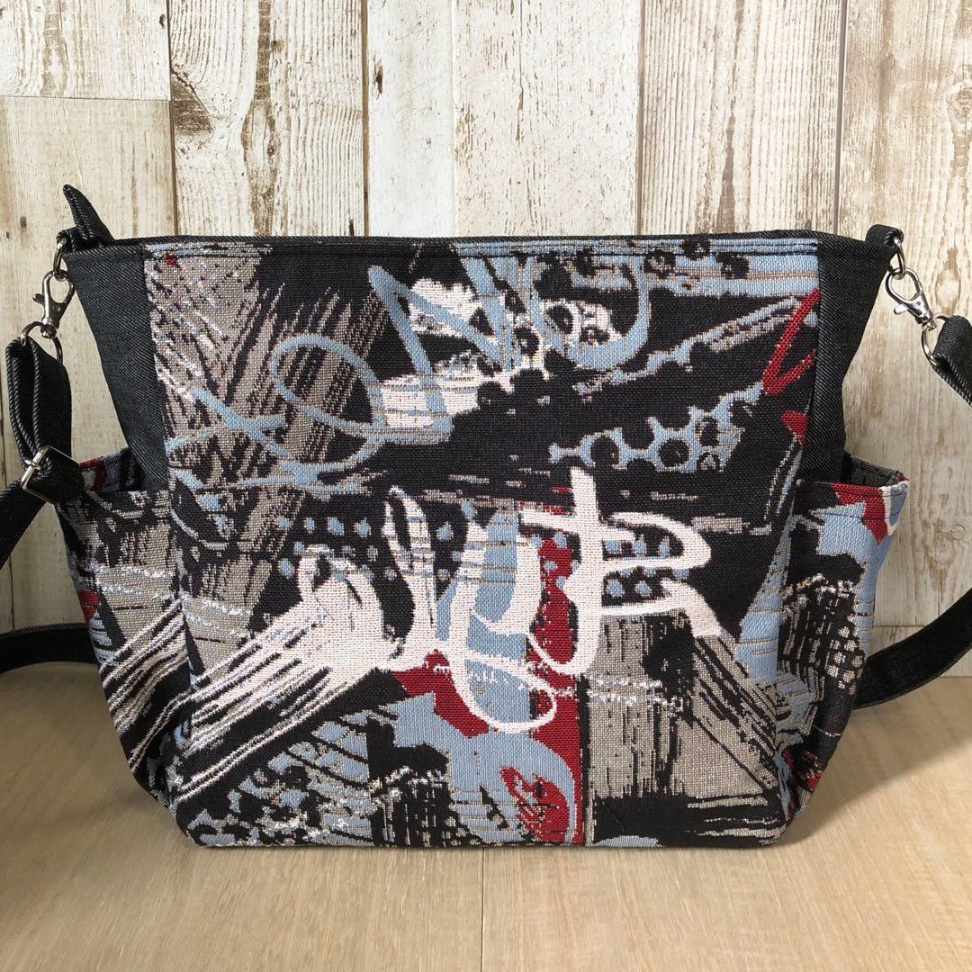 ショルダーバッグ　ハンドメイド　デニムリメイク　ブラック　ラクガキ【新品デニム】