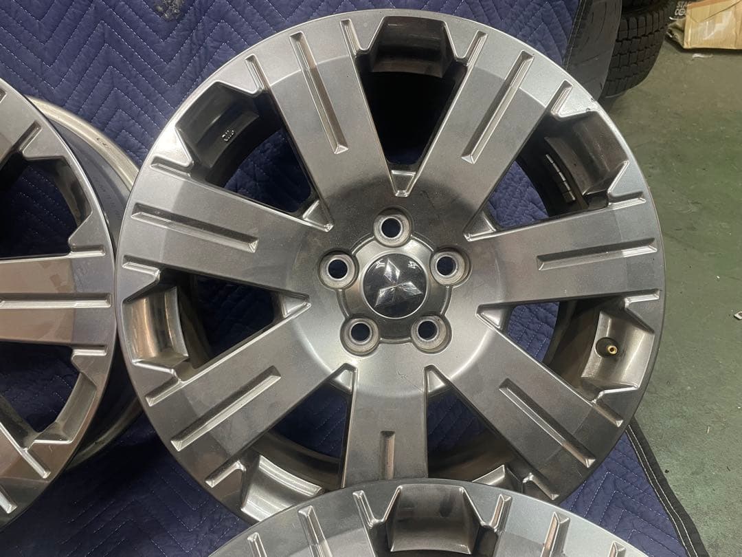 美品⭐︎三菱デリカD5 純正アルミホイール18インチ純正ナット付き