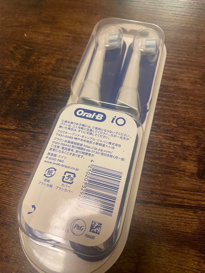 Oral-B iO 4 電動歯ブラシ（本体+充電器+替えブラシ4本）