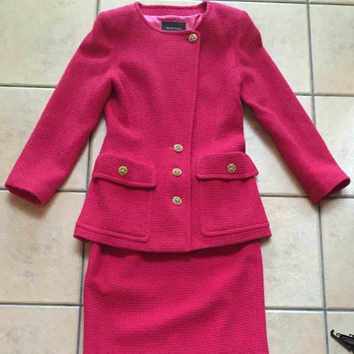 ＮICOLE ヴィヴィットピンクスーツ(ツイード風)