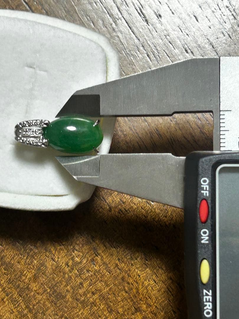 翡翠ペンダント