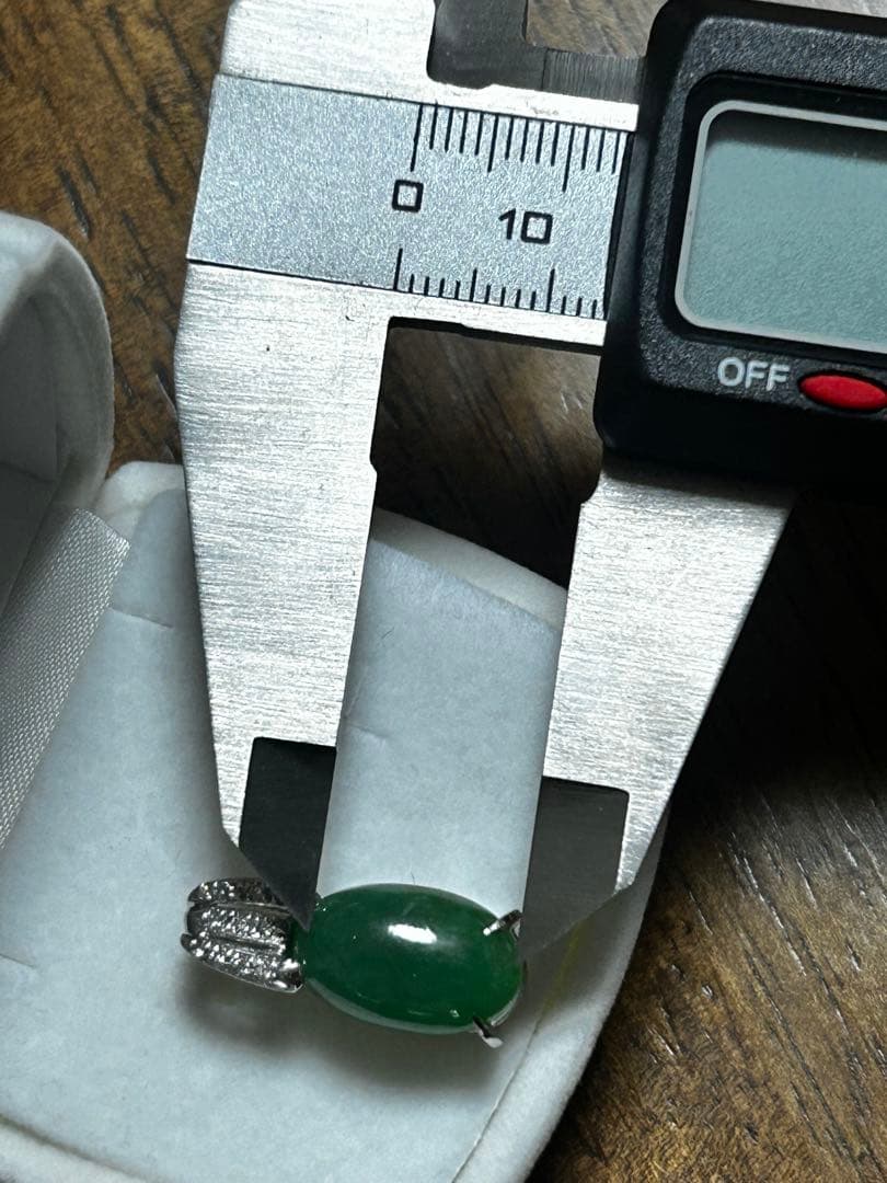 翡翠ペンダント