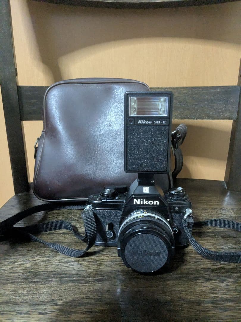 Nikon EM SB-Eスピードライト付き