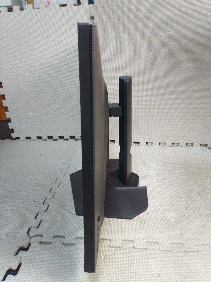 DELL デル 液晶ディスプレイ本体　G3223Q ゲーミングモニター　通電OK