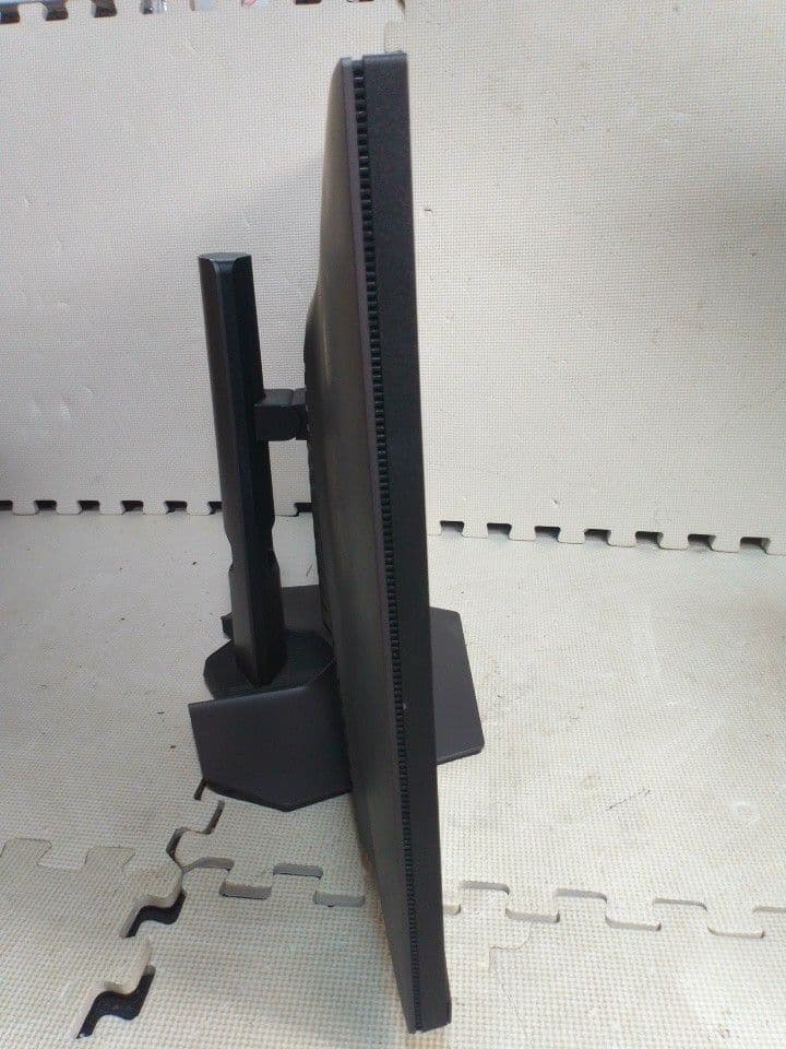 DELL デル 液晶ディスプレイ本体　G3223Q ゲーミングモニター　通電OK