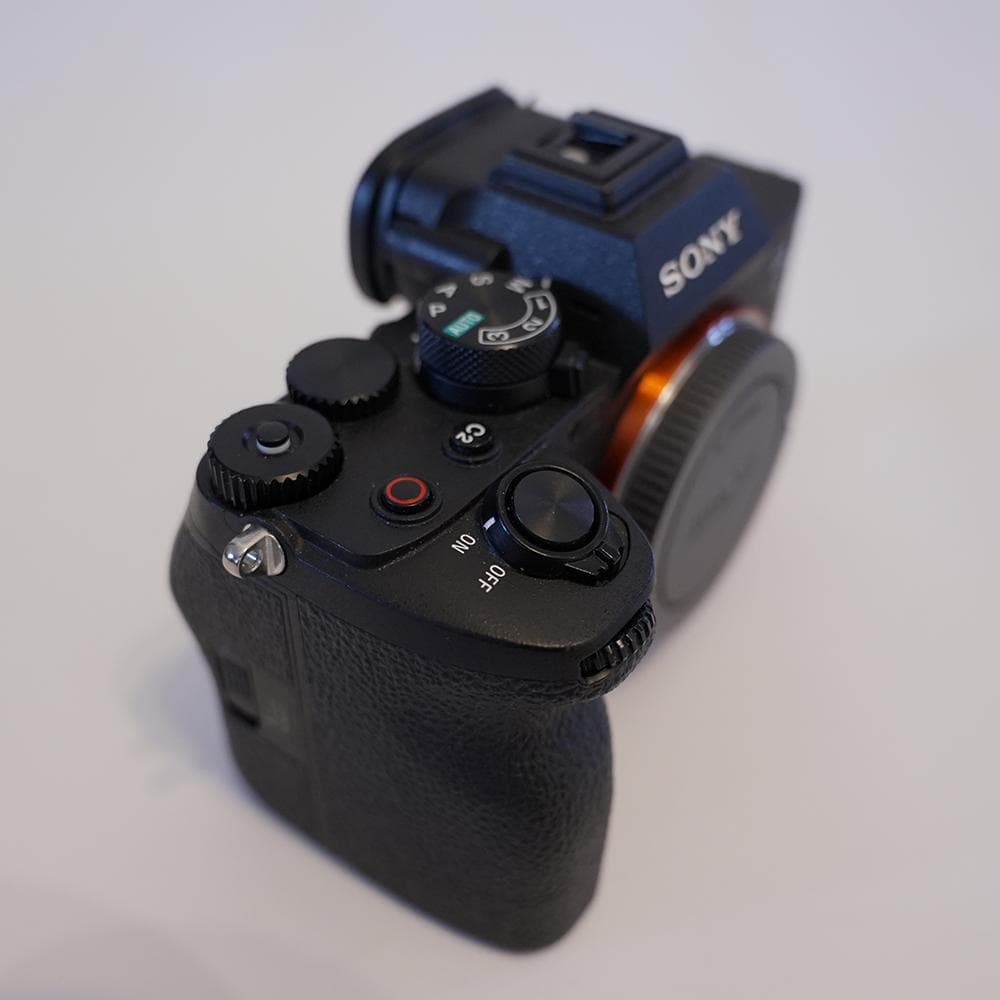 SONY α7IV ボディ（ILCE 7M4）＋ケージ付
