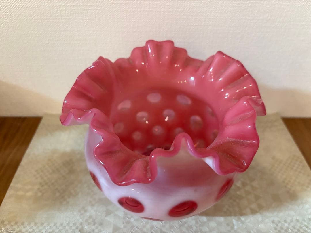 値下げしました！フェントン　ドット　クランベリーフリルガラス花瓶