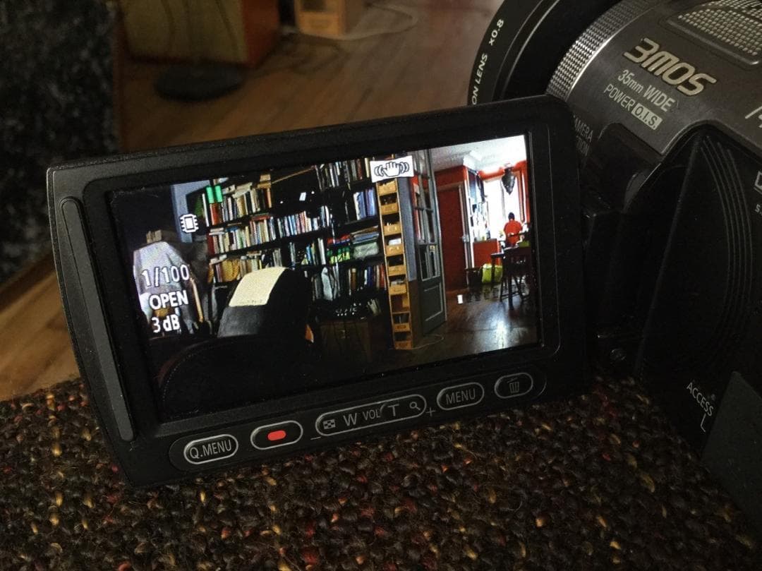 Panasonic HDC-TM700 + VW-WE08Hデジタルビデオカメラ