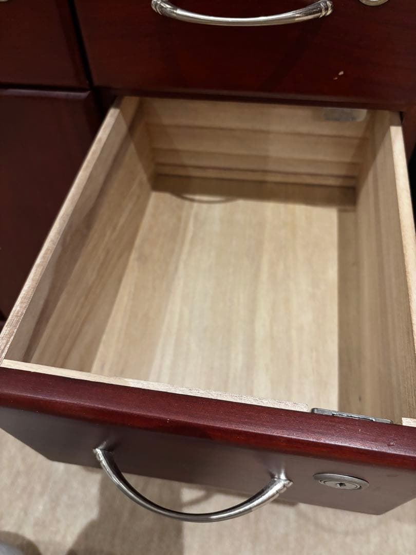 最終お値下げです　2月20日まで！木製キャビネット 全引き出し鍵付きで安心