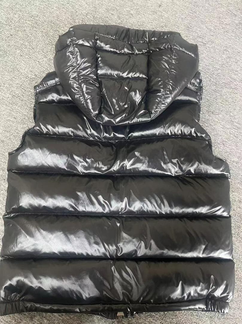 MONCLER ブラックダウンベスト フード付き~~~