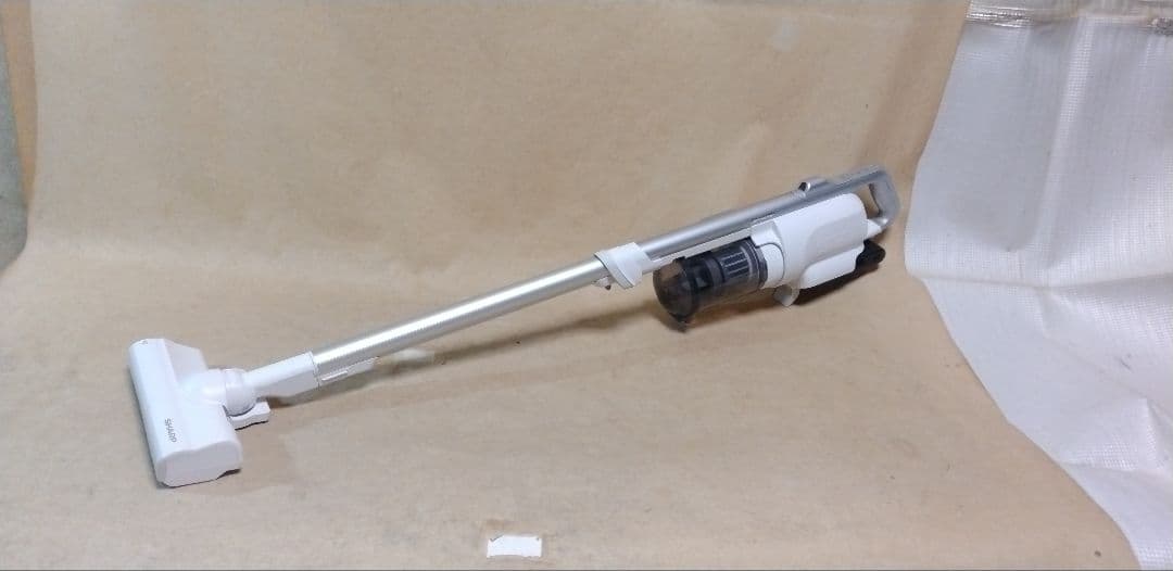 シャープ sharp 充電式掃除機 EC-SR10-W 2024年製
