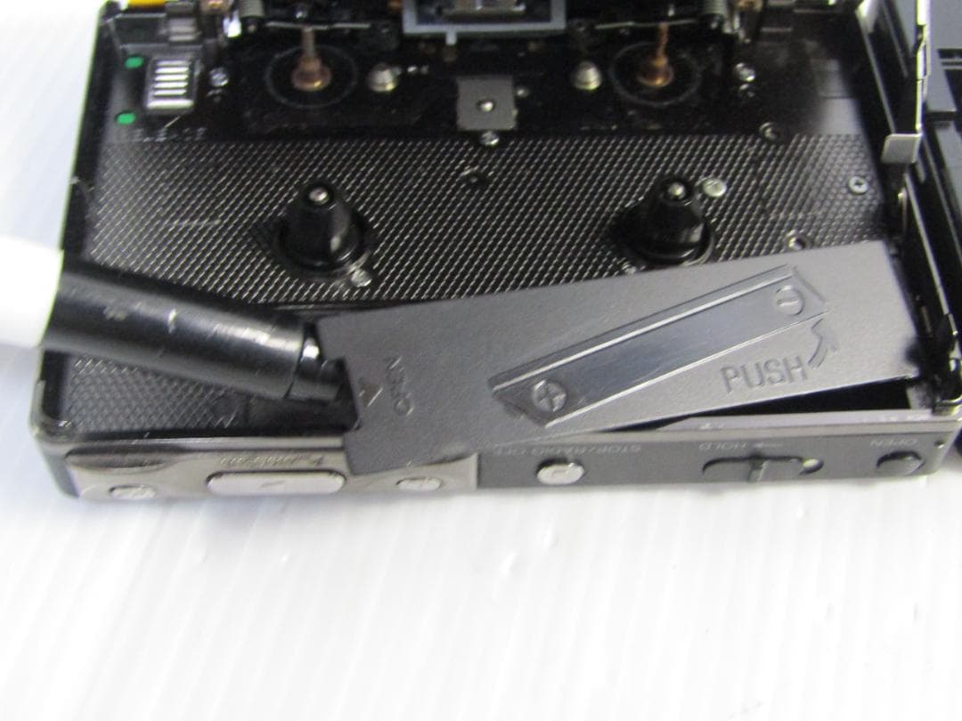 B0622 SONY カセットプレーヤー(6セット)