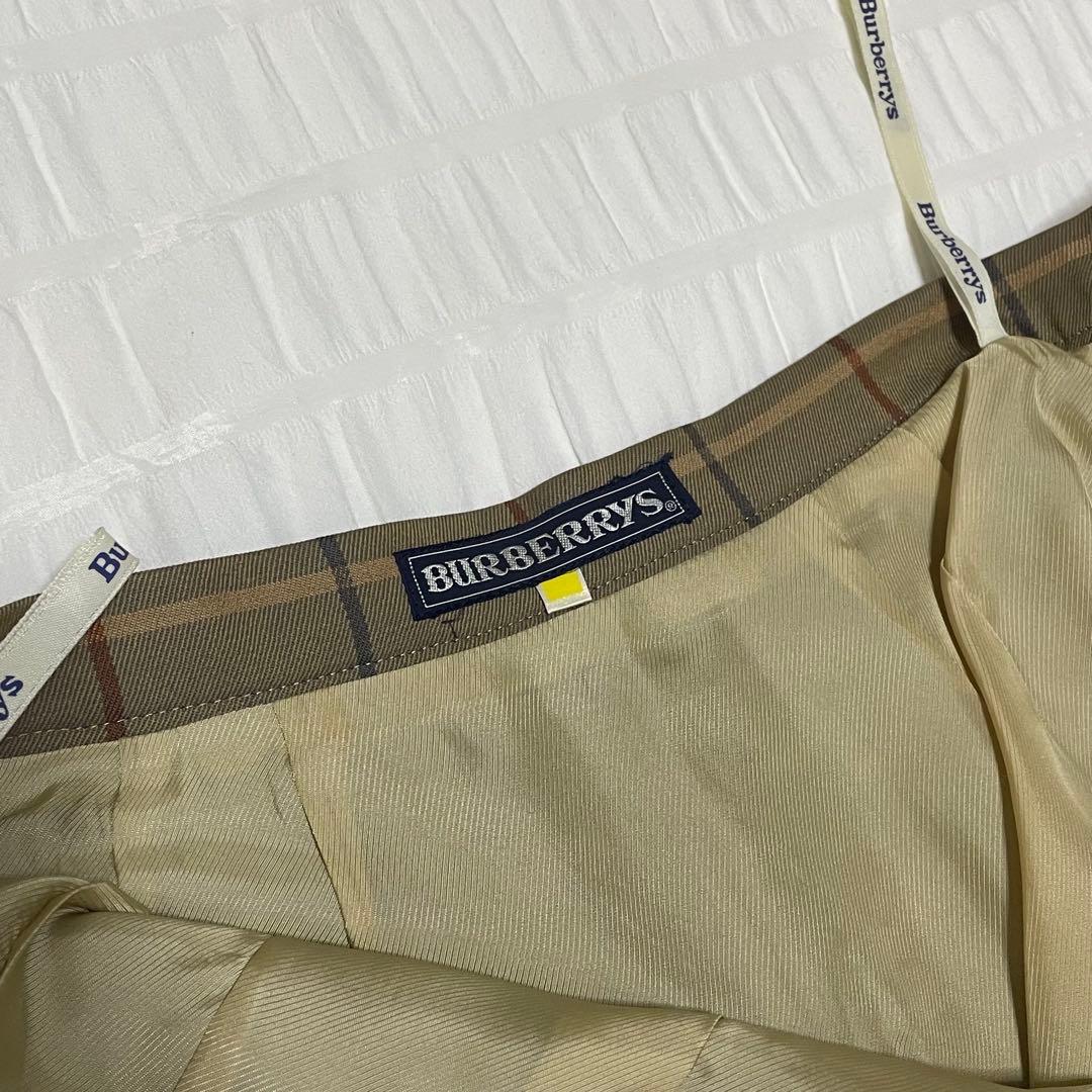 ⭐️美品！Burberry チェック　レディース　スカートスーツ　ベスト付き
