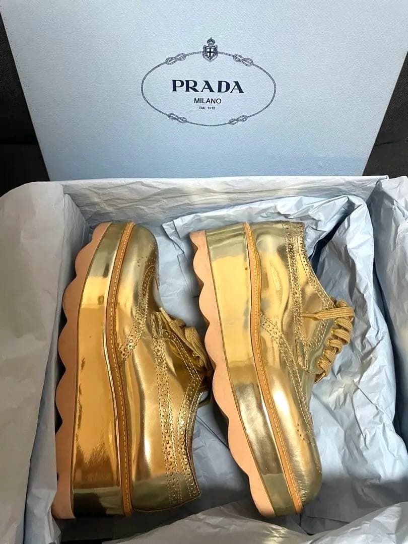 【希少♡美品】PRADA ソールが可愛いゴールド ローファー