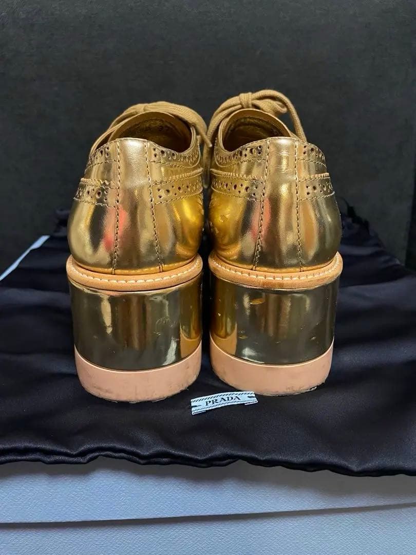 【希少♡美品】PRADA ソールが可愛いゴールド ローファー