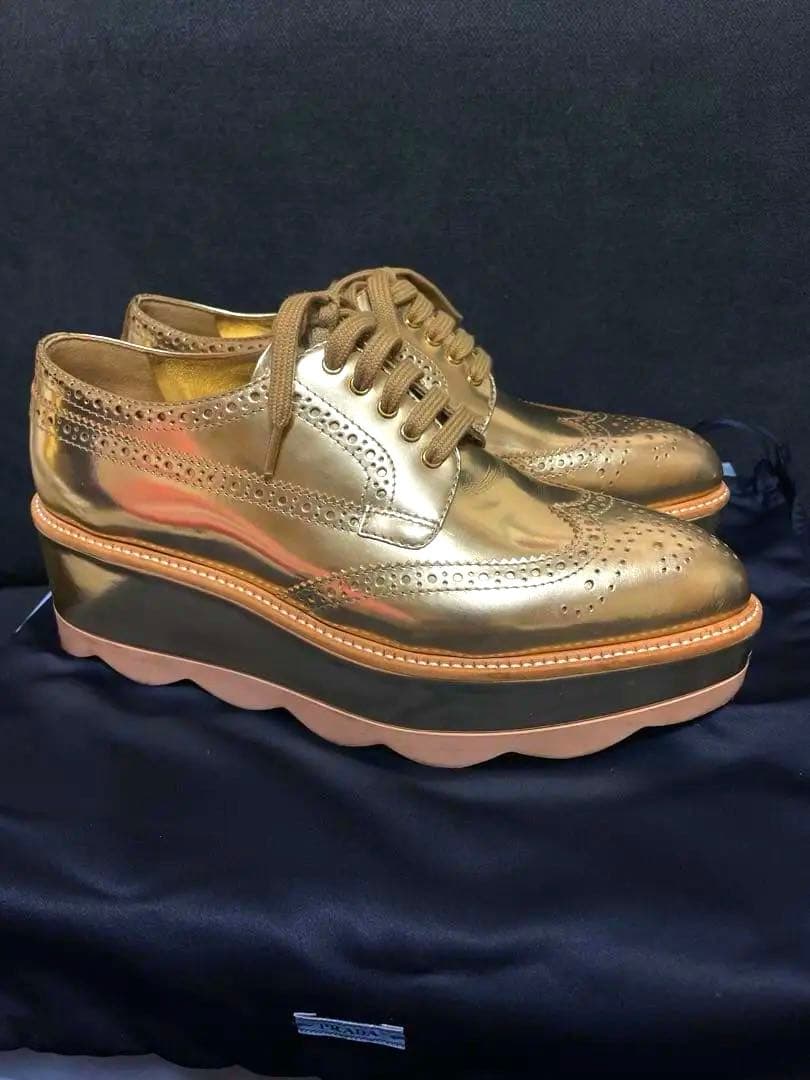 【希少♡美品】PRADA ソールが可愛いゴールド ローファー