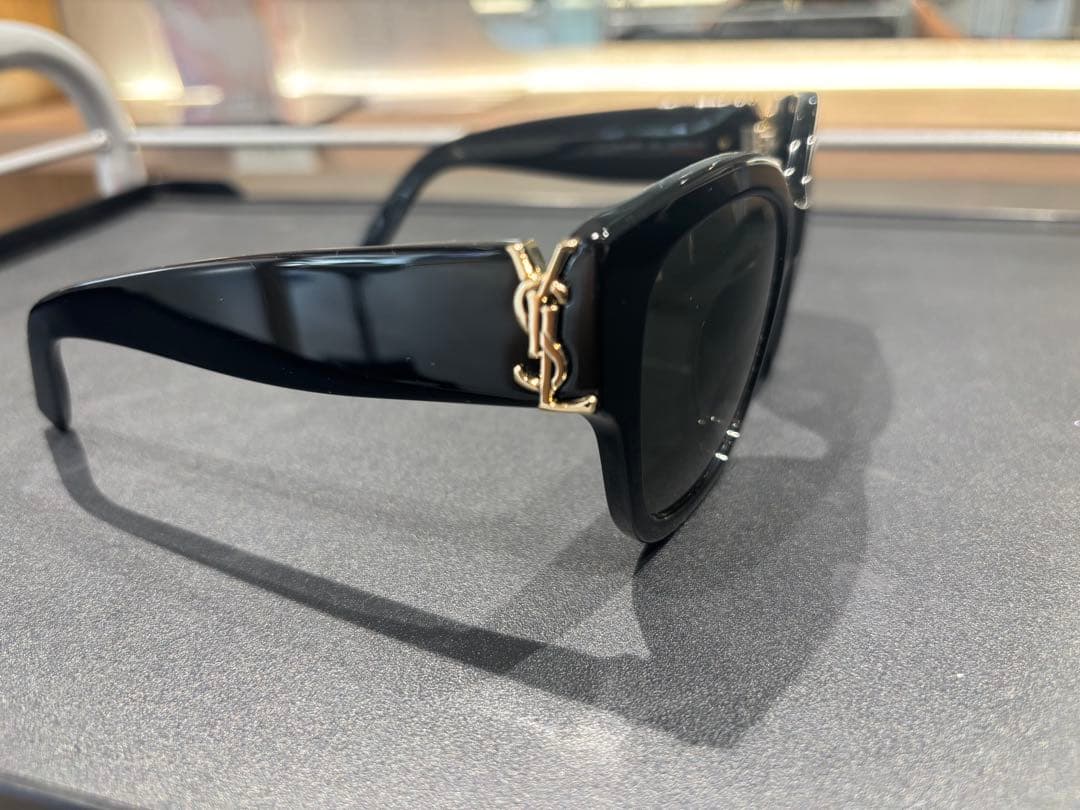 YSL イヴ・サンローラン　サングラス　ブラック キャットアイ