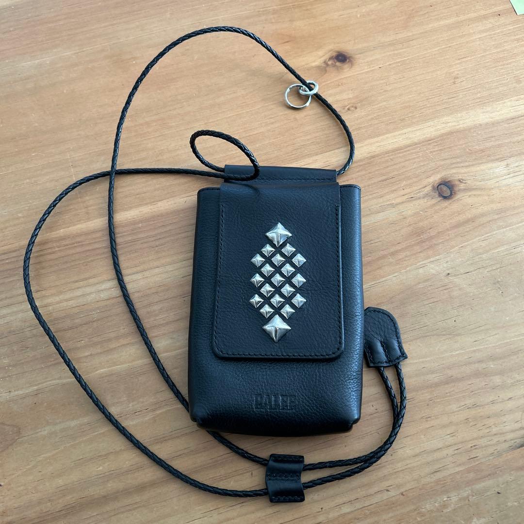 CALEE キャリー　スタッズレザー　スマートフォン　ショルダーポーチ