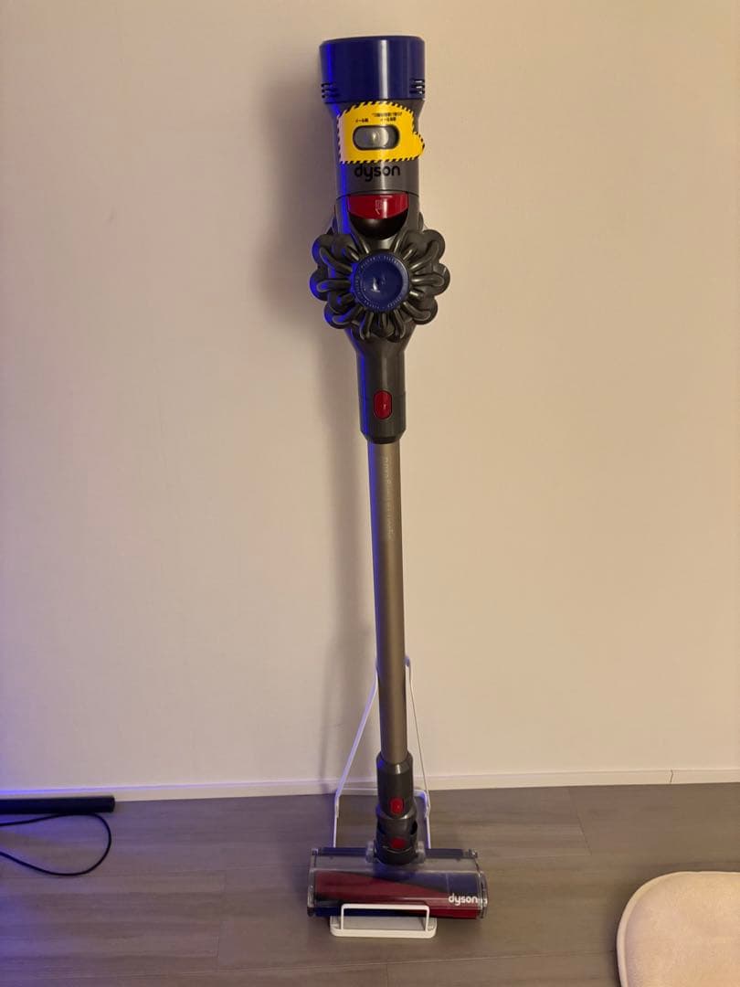 Dyson ダイソン　sv10 本体＋充電器　スタンド付き