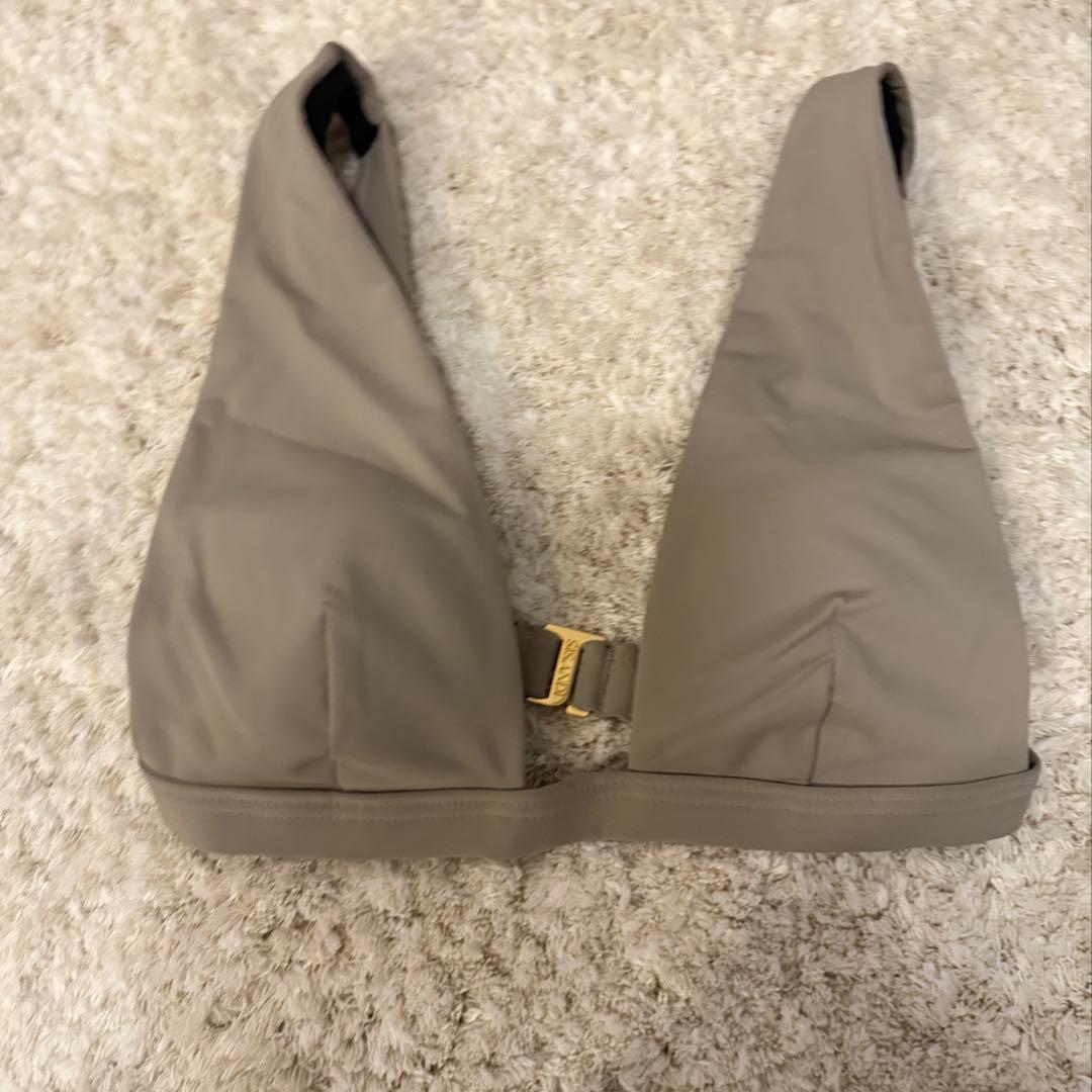 SISANDI V LINE nudebeige 1 新品　完売色