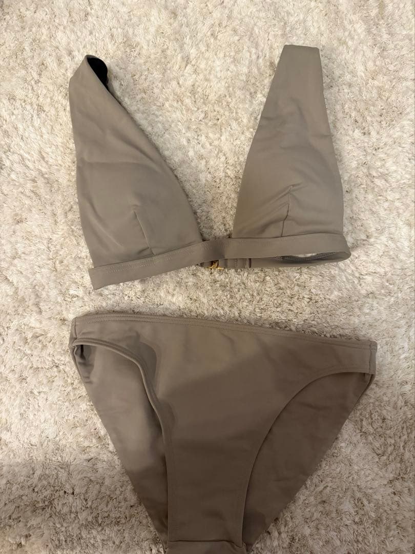 SISANDI V LINE nudebeige 1 新品　完売色