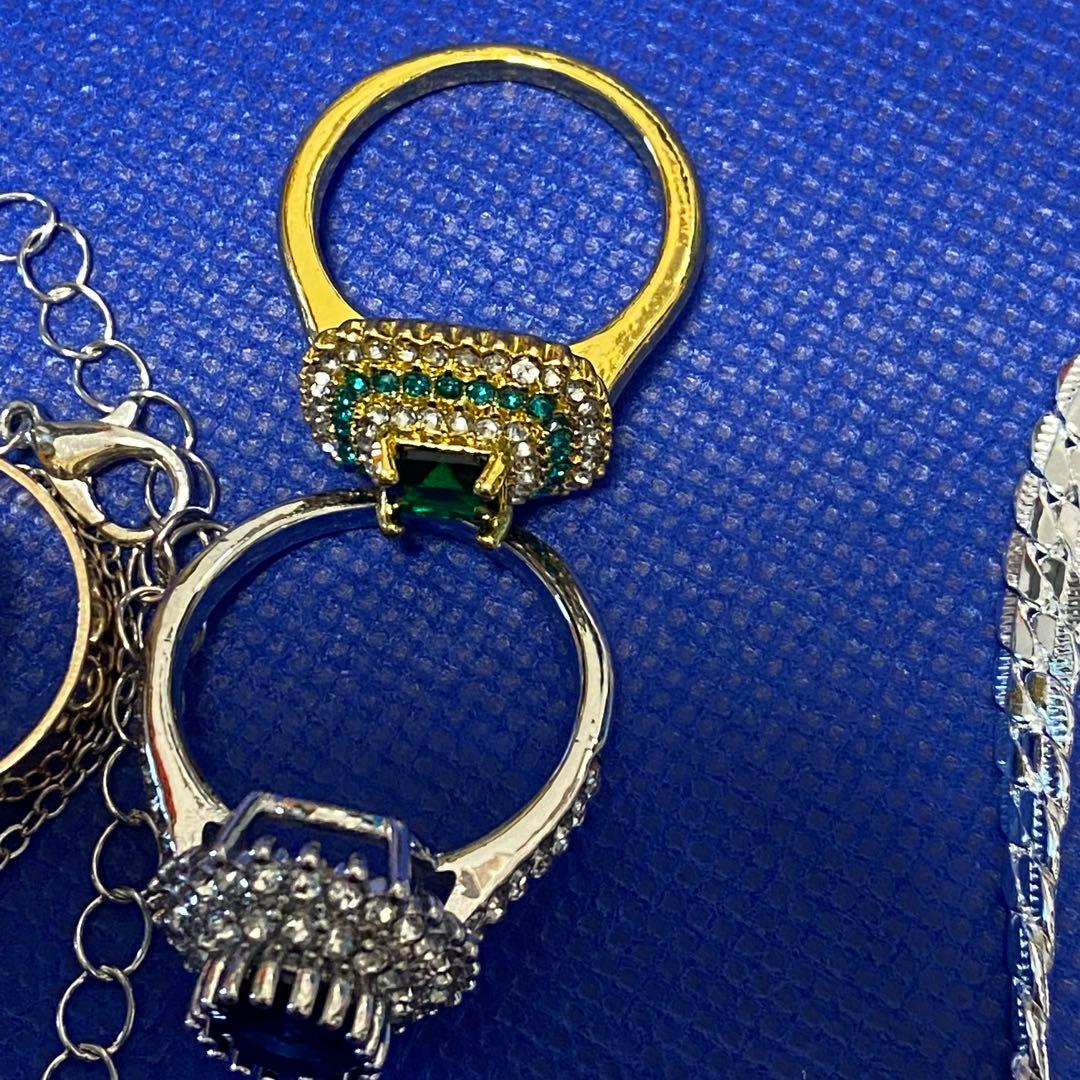 遺品整理/アクセサリー/まとめ売り/イミテーション/ピアス/指輪/カメオブローチ