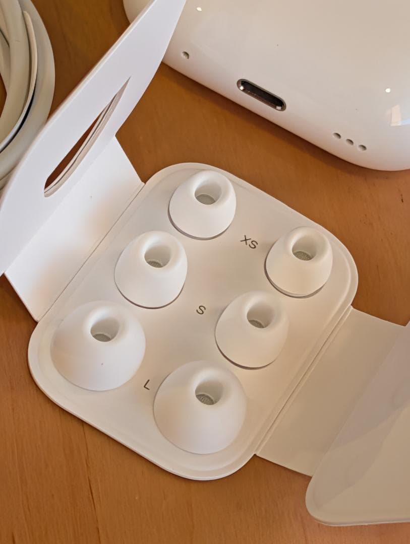 【美品】AirPods Pro 第2世代 MQD83J/A ライトニング端子