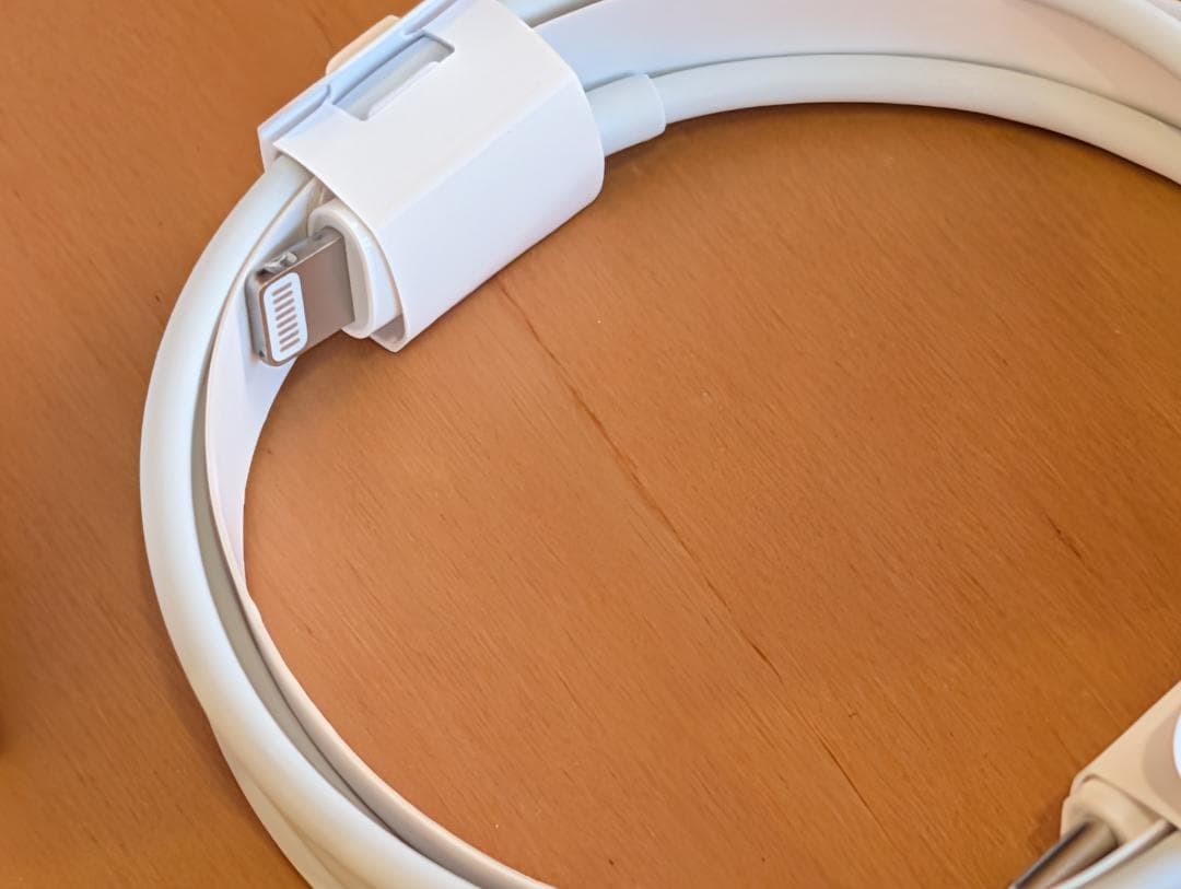 【美品】AirPods Pro 第2世代 MQD83J/A ライトニング端子