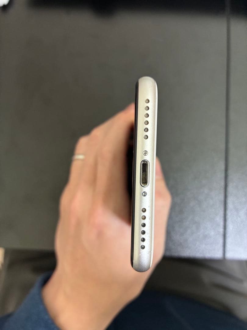 【中古・美品】iPhone se3 本体及び付属品
