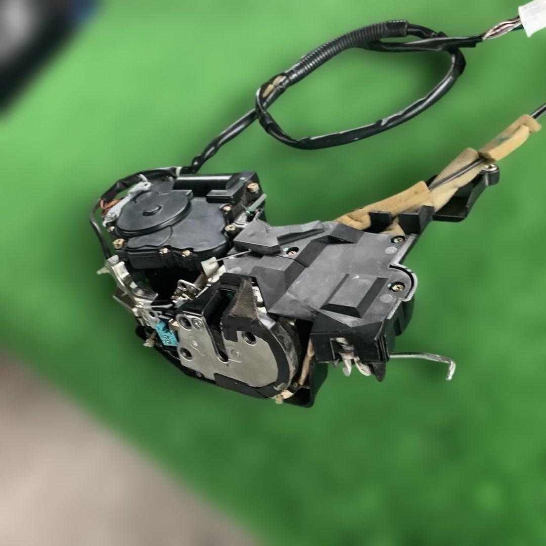 トヨタ　セルシオ　30 31 後期　純正ドアロックアクチュエーター　右前　中古品