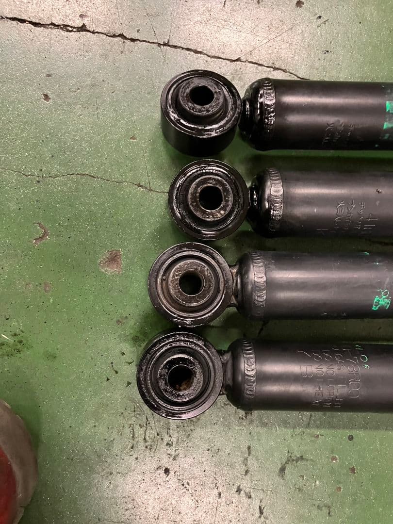 ジムニーシエラ　ショックアブソーバーとスプリングセット純正