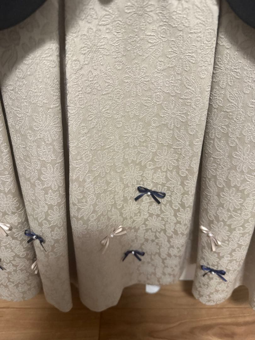 フォーマルドレス 白いドレスとカーディガン