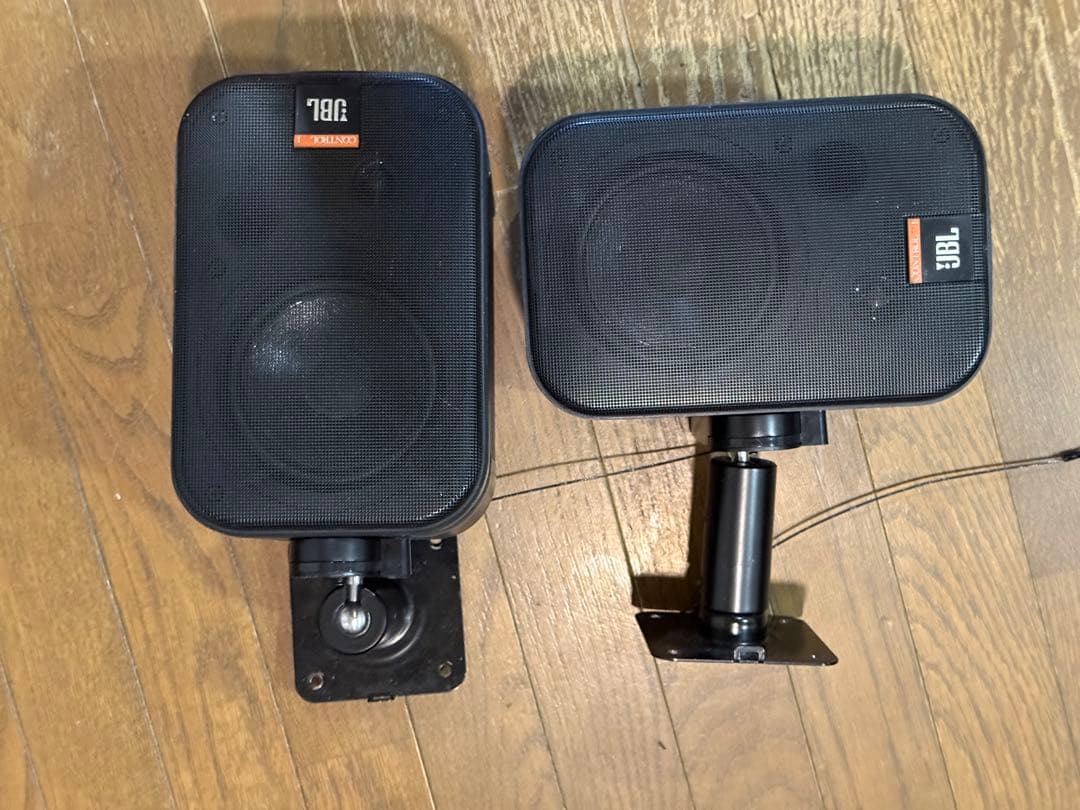 JBL Control1 2本セット エッジ修復済み音出OK天吊/壁掛マウント付